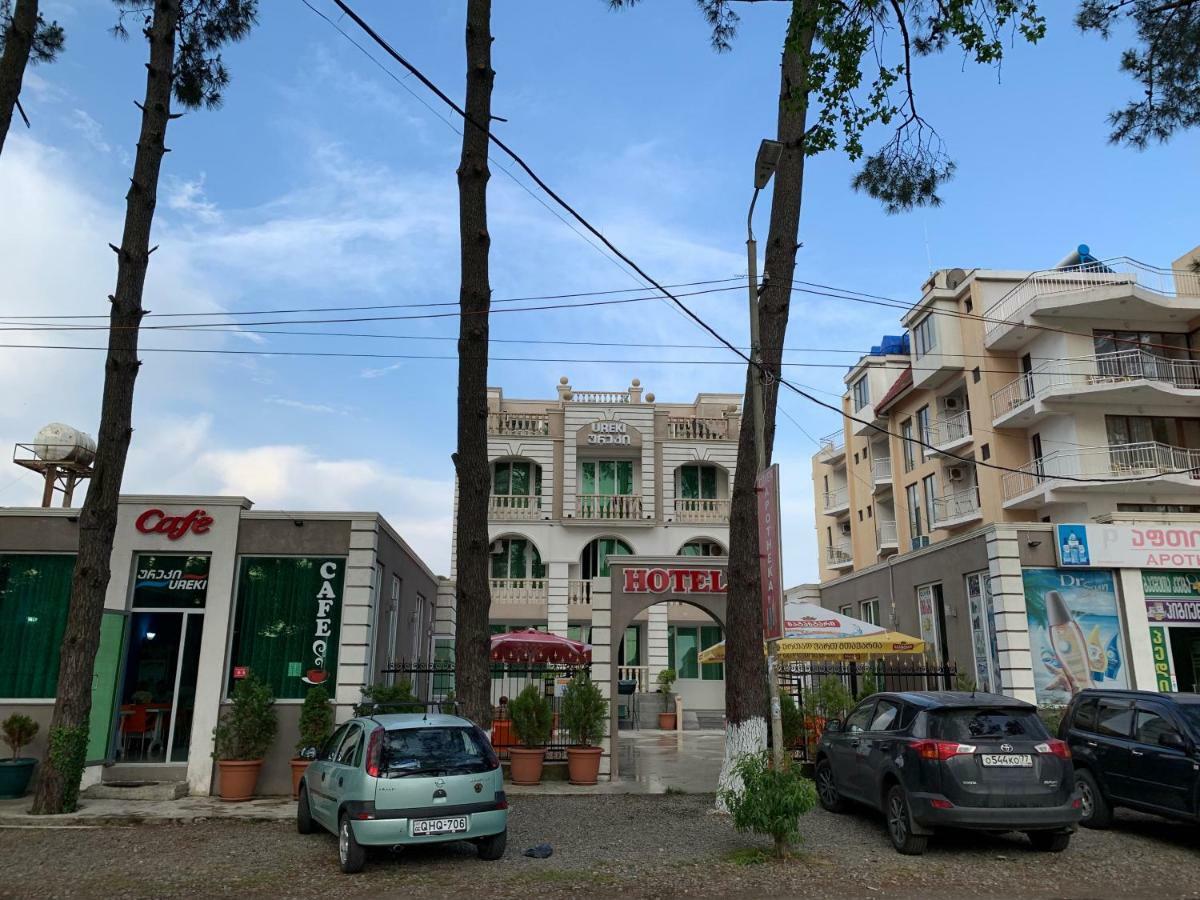 Gala Hotel Ureki Exterior photo